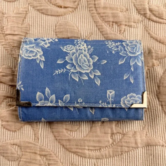 Vintage Blue Floral Rose Accordion Wallet Kiss Lock Snap Closure Canvas Cottage
