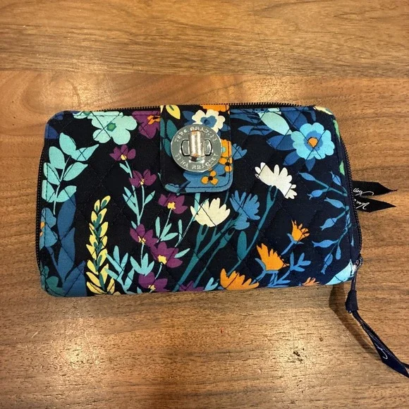 Vera Bradley Wallet Turn Lock Blue Zippered Floral 8x5