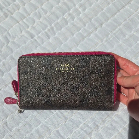 Coach Signature Zip Wallet Minimalist Career Wear Excellent Exterior As Is