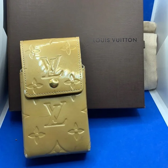 🔥 LOUIS VUITTON Monogram Vernis “Gold”  Cell‎ Phone Holder