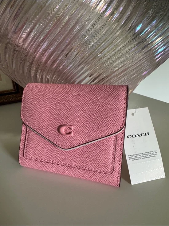 COACH Pink Pebbled Leather wyn small Wallet