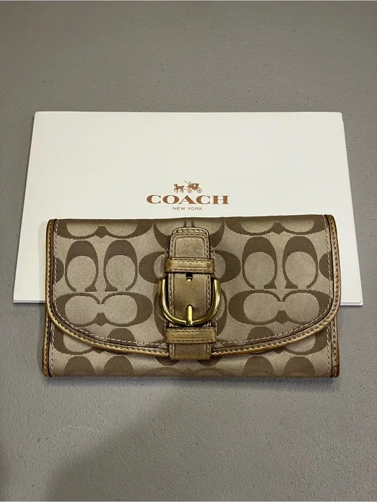 EUC Coach Beige Signature Canvas Buckle Wallet