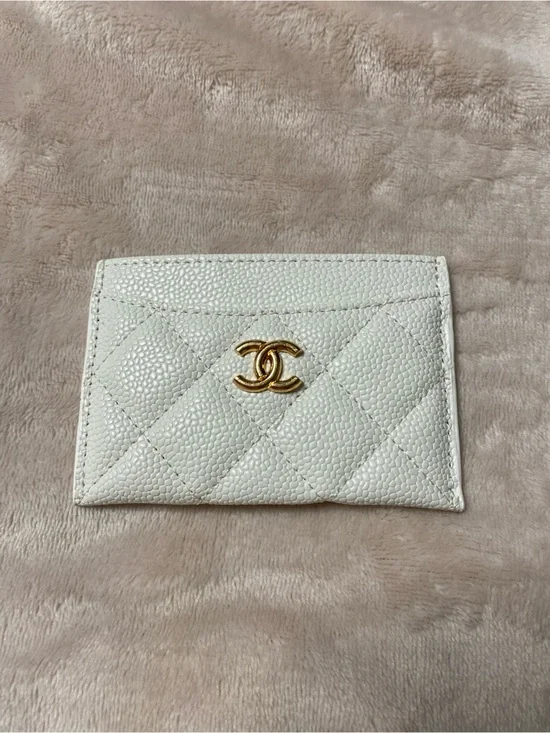 ChaneI Cardholder White with Gold-Tone Hardware NEW !!