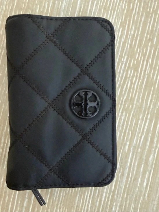 Tory Burch Black Quilted Zip Phone Wallet
