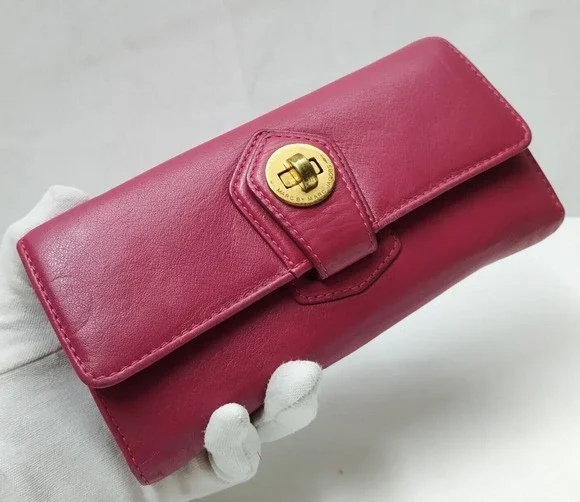 Marc by Marc Jacobs Red Leather Turnlock Credit Card ID Windows Trifold Wallet