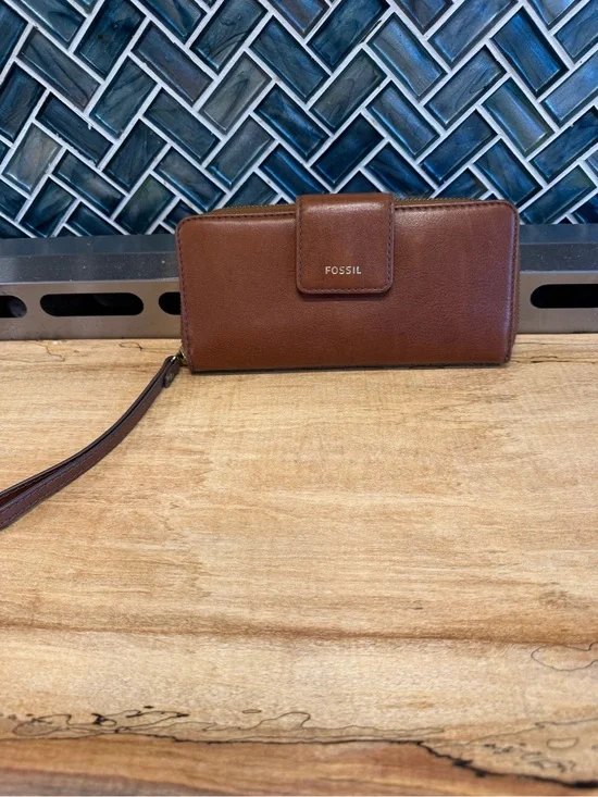Fossil Chocolate Brown Leather Wristlet Wallet with Strap