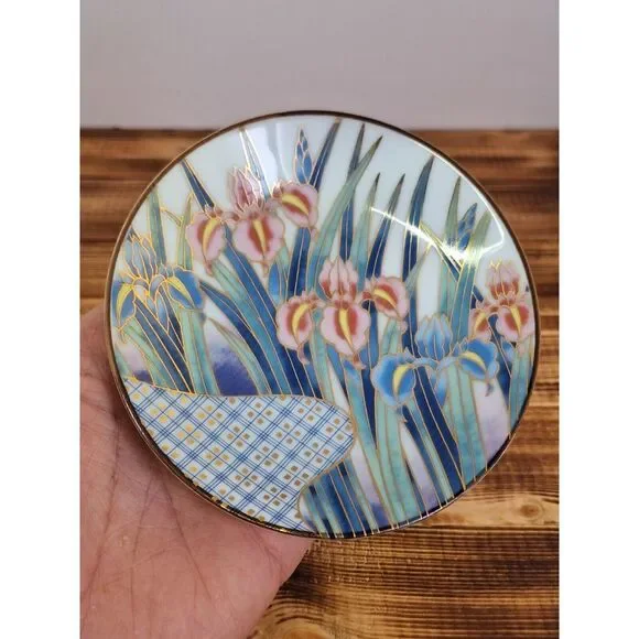 Toyo‎ Shobu Japanese Small Plates Iris Flower preowned 1950s