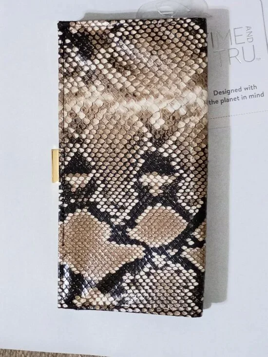 Nwt Womens fake Snake skin wallet