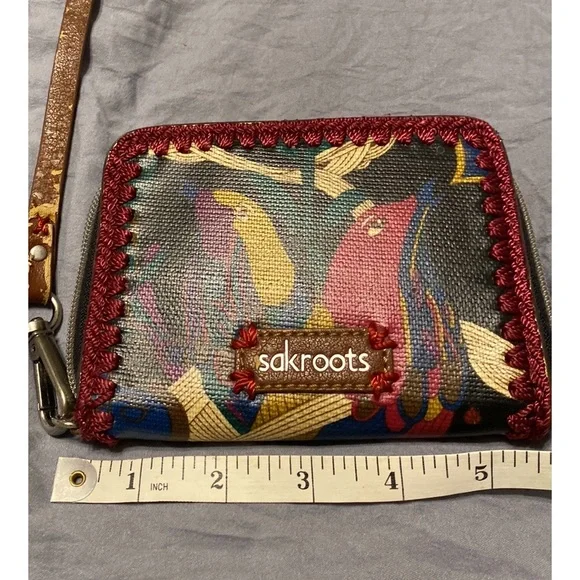 Sakroots Wallet Wristlet Multicolor Small Faux Leather Zipper Pocket Card holder