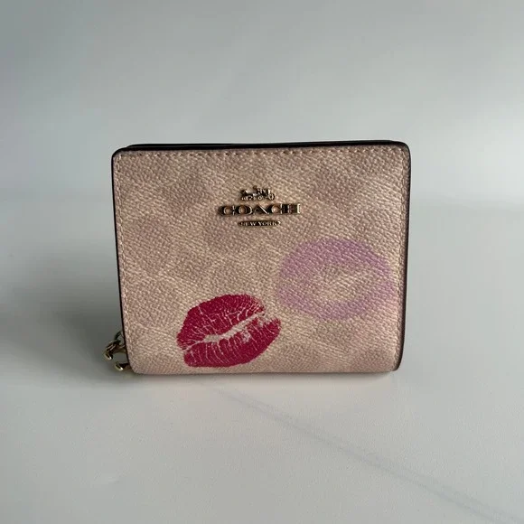 Coach Snap Wallet Lips Print Chalk Signature Canvas CZ952 Bifold GOOD