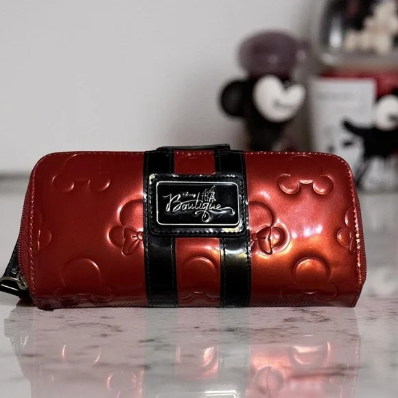 Disney Parks Boutique Mickie ❤️Minnie Embossed Red&Black large zip wallet♥️ EUC