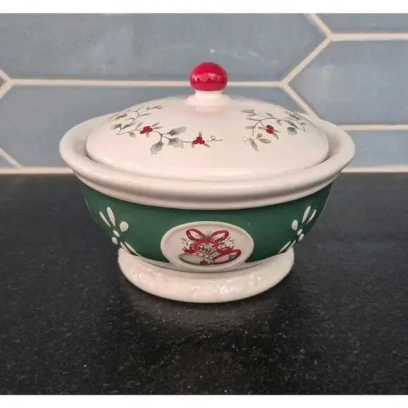 Vintage Pfaltzgraff Winter Berry Holiday Christmas Candy Jar Bowl