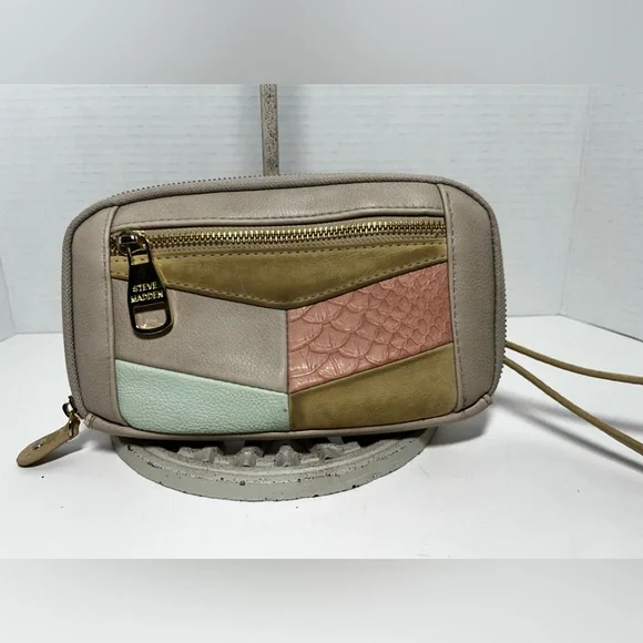 Steve Madden wristlet wallet
