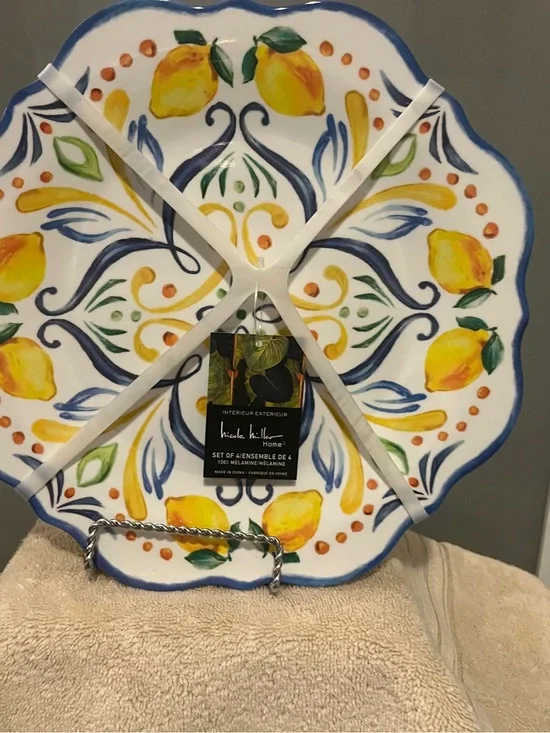 Nicole Miller Lemon Motif Scalloped Plates set of 4 in Yellow & Blue 367