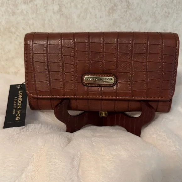 London Fog Brown Crocodile Embossed Wallet