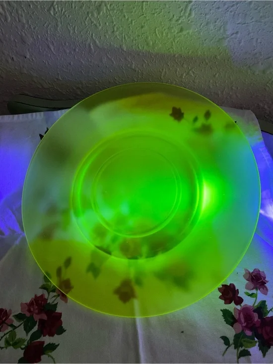 Green Uranium Vaseline frosted Plate
