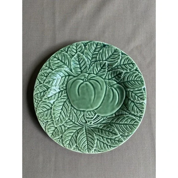 Bordallo Pinheiro Green Apple Leaf 7 7/8 Plate Portugal Majolica Jay Willfred