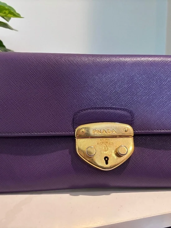 prada saffiano wallet on chain(COA included)