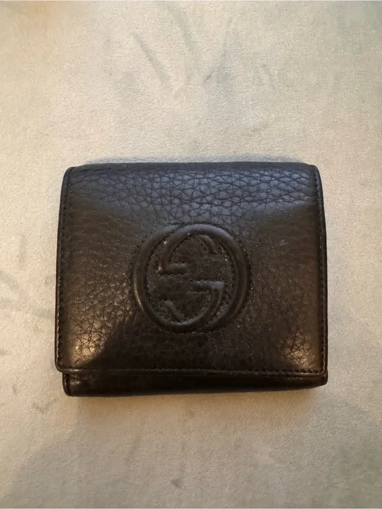 Gucci Black Pebbled Leather Card & Key Wallet with Embossed Logo