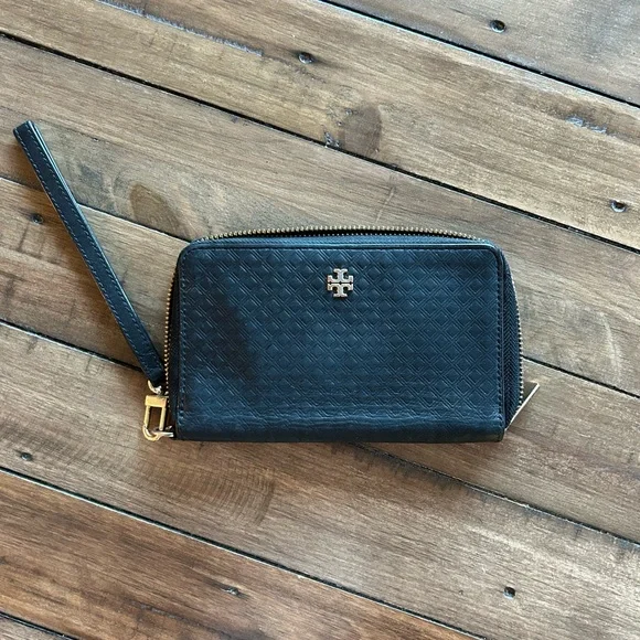 Tory Burch Embossed Marion Black Quilted Wallet Wristlet