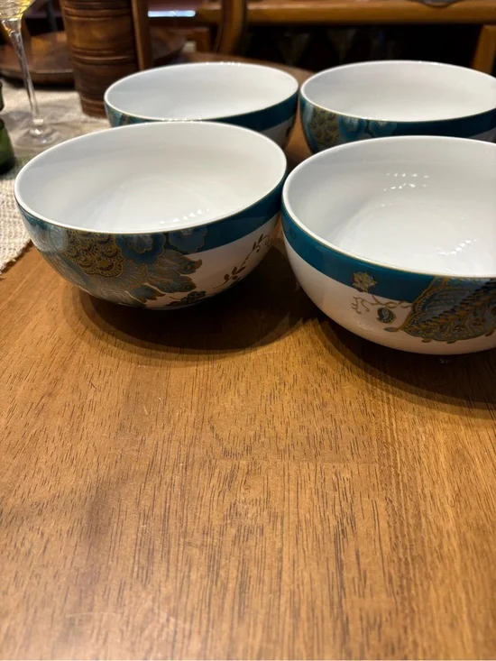 222 fifth Eliza teal porcelain bowls. Like new. Set of 4. 5,5” floral