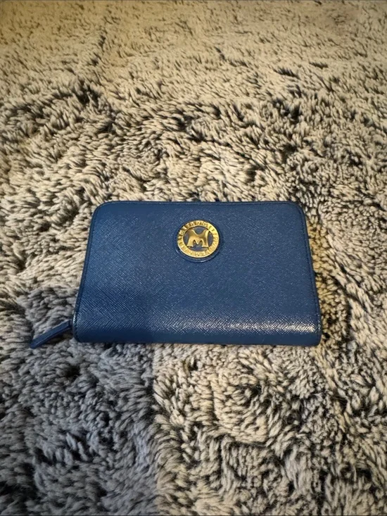 Metrocity Blue Zip-Around Saffiano Wallet with Gold Medallion Amazing Condition