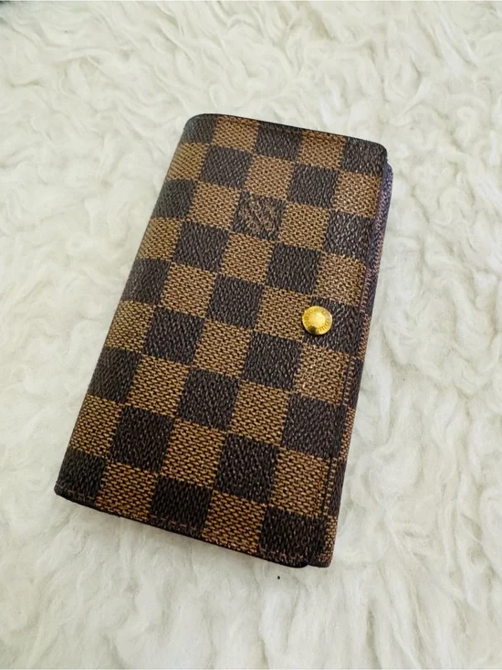Louis Vuitton Damier Ebene short Wallet
