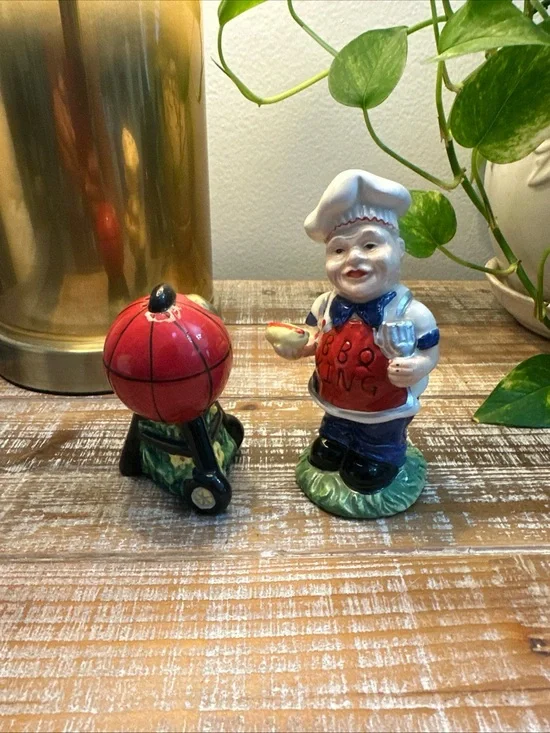 Vintage BBQ King Chef and Grill Salt And Pepper Shakers