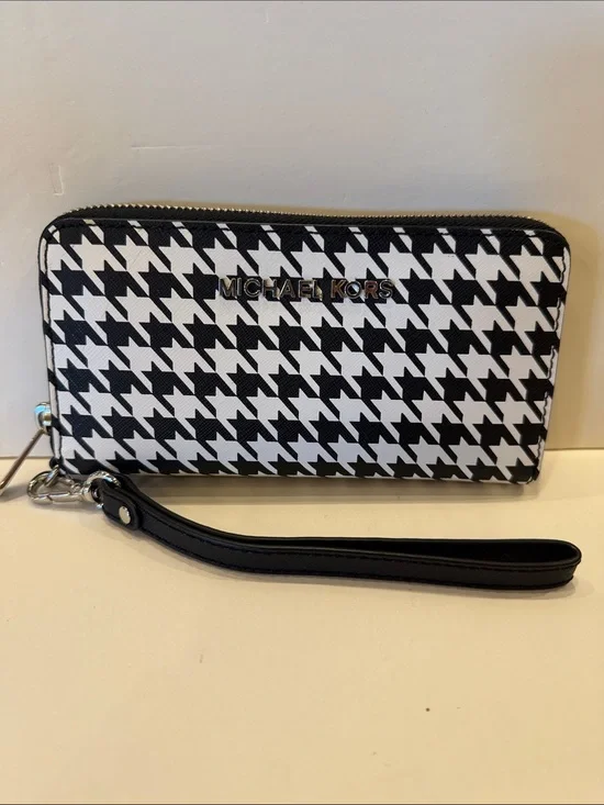 Michael Kors Black & White Houndstooth Wristlet Wallet