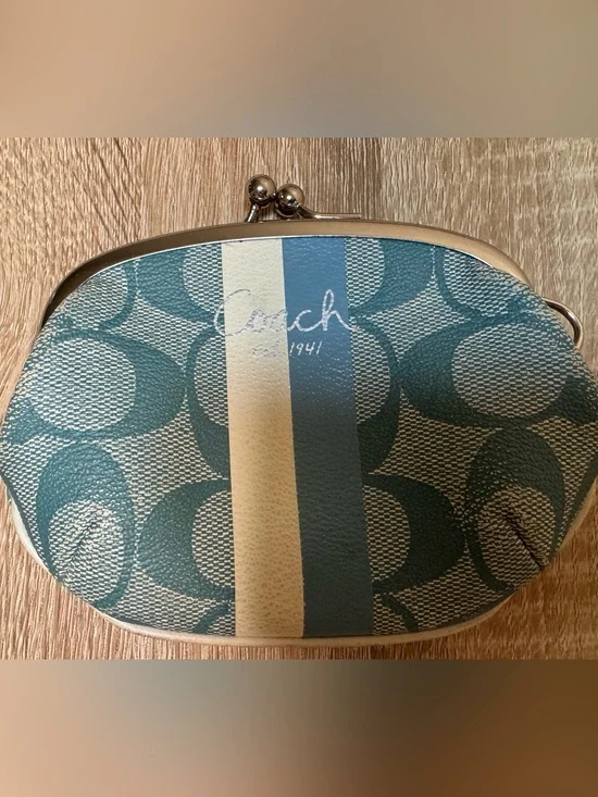 Vintage Y2K Coach Signature Kiss lock Coin Purse