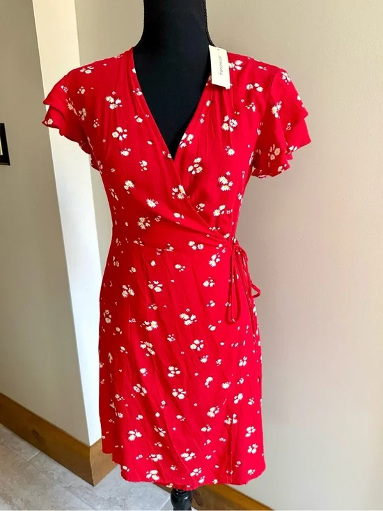 Mi Ami Francesca’s NWT Red floral Wrap Dress size S