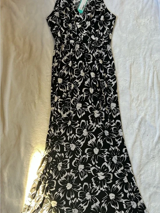 Kaileigh Black and White Floral Maxi Dress