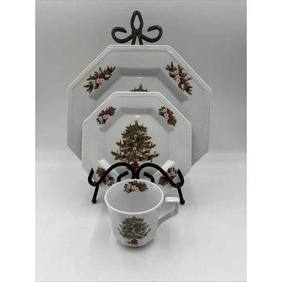 Christmas Tree Fairfield Dinner Plates Peace on Earth Fine China Place Setting