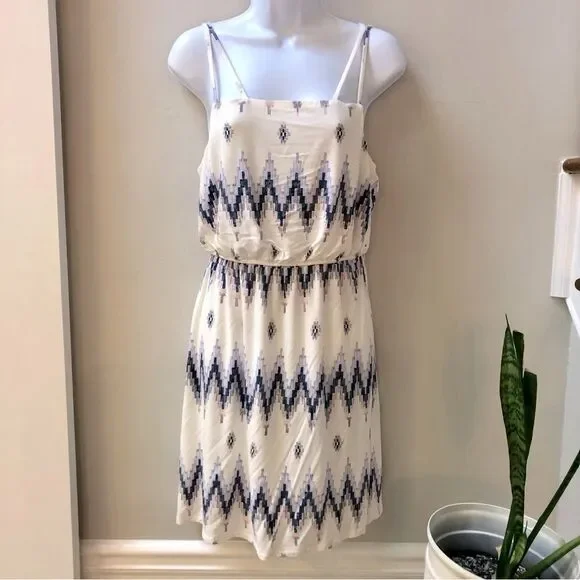 Skies Are Blue‎ blue white pink chevron knit sundress women’s size s