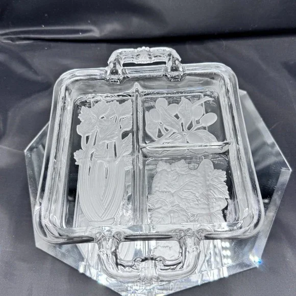 Duncan Miller‎ Intaglio Carved Glass 3-Section Square 7.5