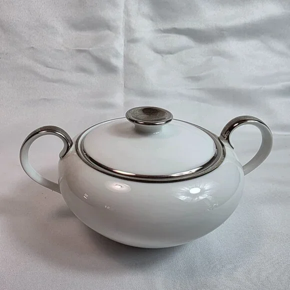 Amcrest Meito Wedding Ring Sugar Bowl & Lid White with Platinum Trim