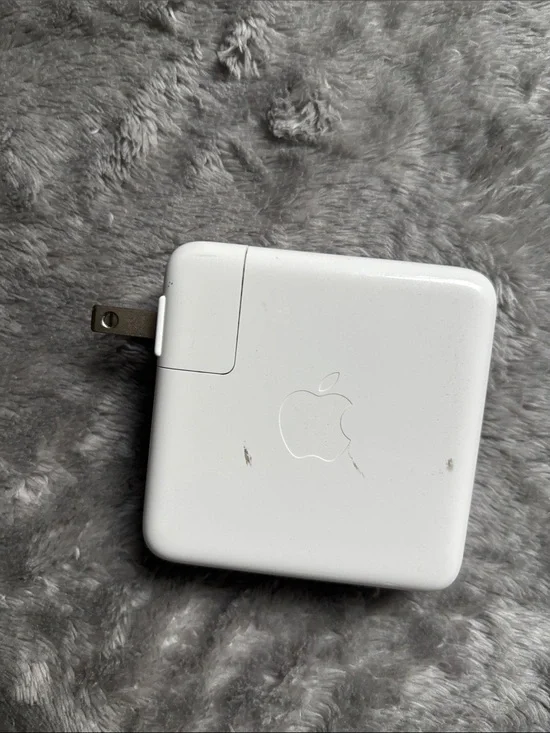 Apple power adapter 61 Watt USB-C Power Adapter
