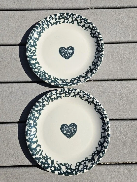 Tienshan Folk Craft HEART Stoneware Green Sponge Border Dinner Plate Set of 2