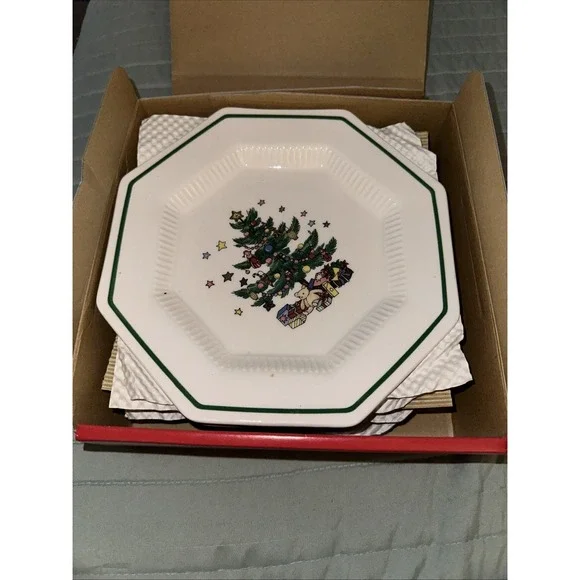 Nikko Christmastime Octagon Porcelain Salad/Dessert Plate Set of 4 Japan