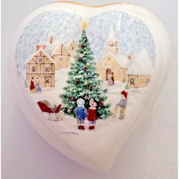 Mikasa MERRY CHRISTMAS Holiday Covered Heart Shaped Bowl‎ Trinket Box - FX032