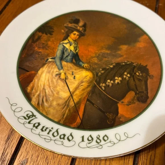 White and Green‎ Dinnerware Collection for Elegant Dining