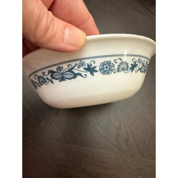 Corelle Old Town Blue Cereal Bowl 6.25 Inch‎ Vitrelle Blue Onion Floral White