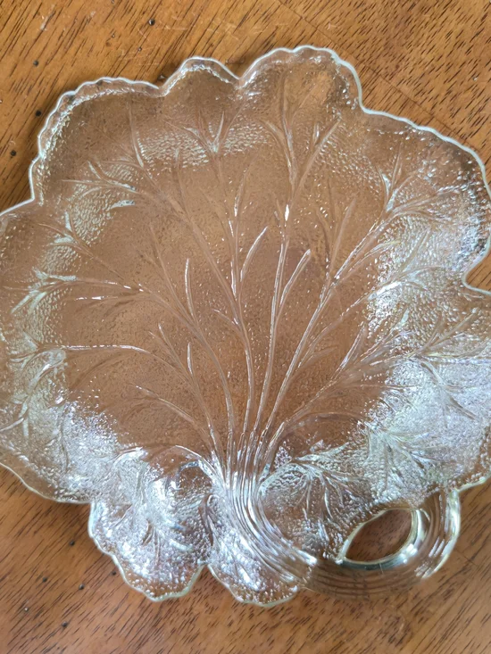 Vintage Indiana Glass Pebble Leaf Plates - Set of 4 🌿
