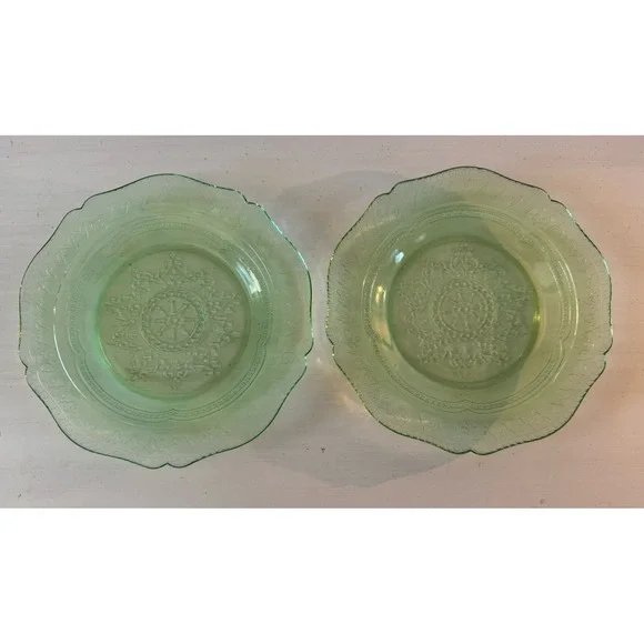 Set of 2 Federal Green Uranium Depression Glass Patrician Spoke Salad Plates UG