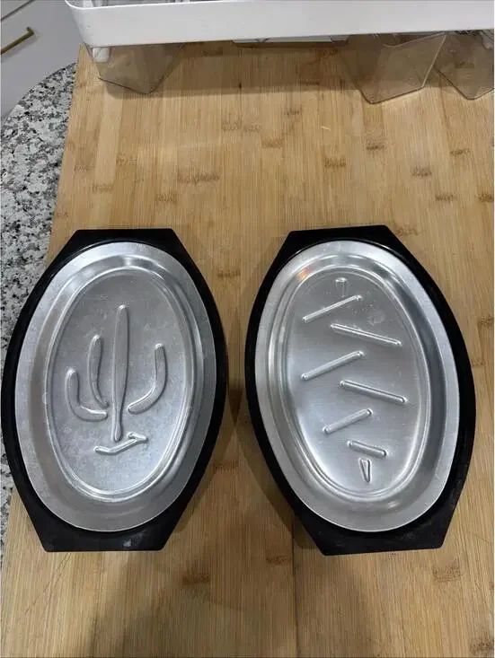 2 NORDICWARE Steak Sizzle Plate Holders #310 Heavy Aluminum platters *