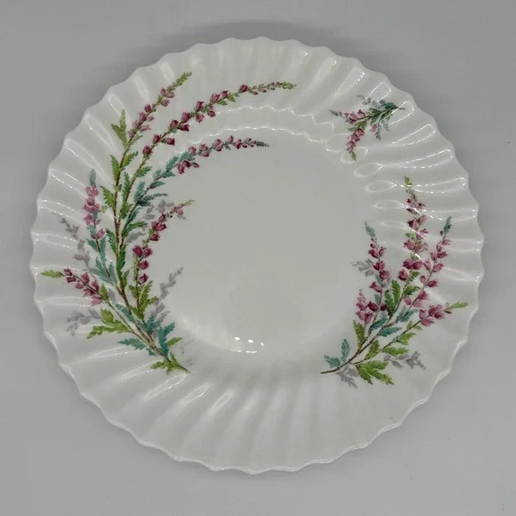 Royal Doulton Bell Heather H4828 Bone China Dinner Plate Scalloped Swirl 10.5