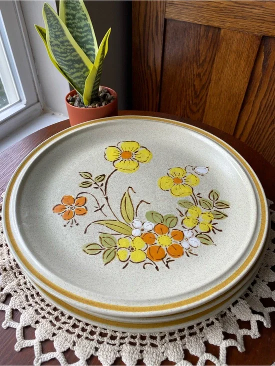 Vintage Japan Hearthside Sunshine Floral Patterned Dinner Plates Set of 3 EUC