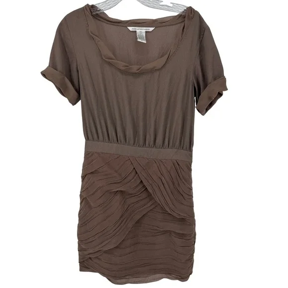 Diane von Furstenberg Dress‎ Size 6  DVF Brown Short Sleeve Pleated Mini Dress