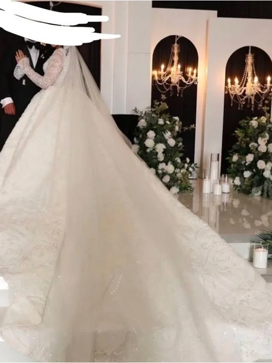 Elegant White Lace Long-Sleeve Bridal Gown with Cathedral Train