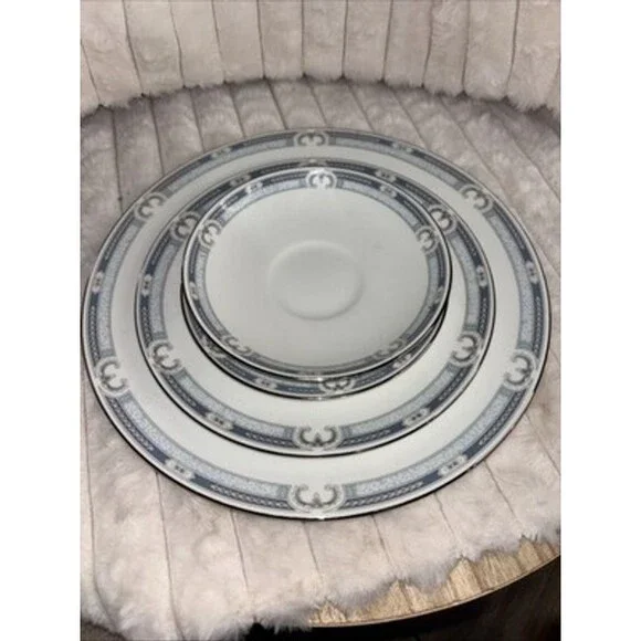 Pristine 4-Piece Wedgwood Masefield Fine China Place Setting Silver Edge Blue
